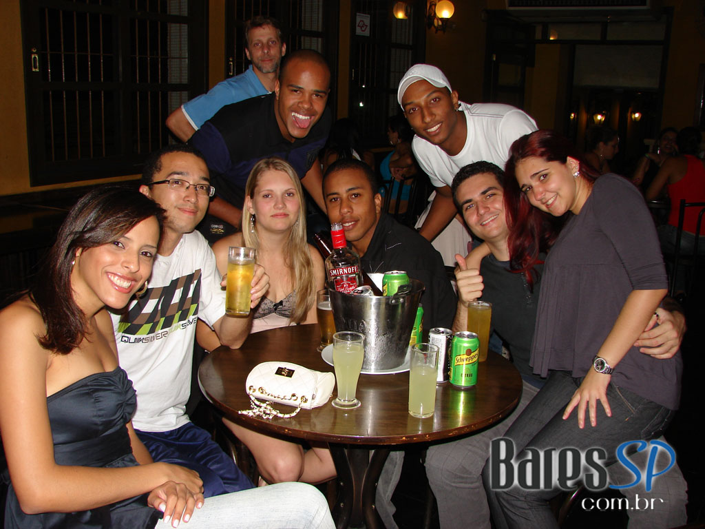 QUARTA-FEIRA VÉSPERA DE FERIADO no Capella Beer QUARTA-FEIRA VÉSPERA DE FERIADO no Capella Beer