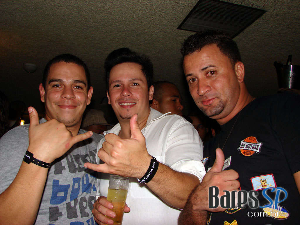 QUARTA-FEIRA VÉSPERA DE FERIADO no Capella Beer QUARTA-FEIRA VÉSPERA DE FERIADO no Capella Beer