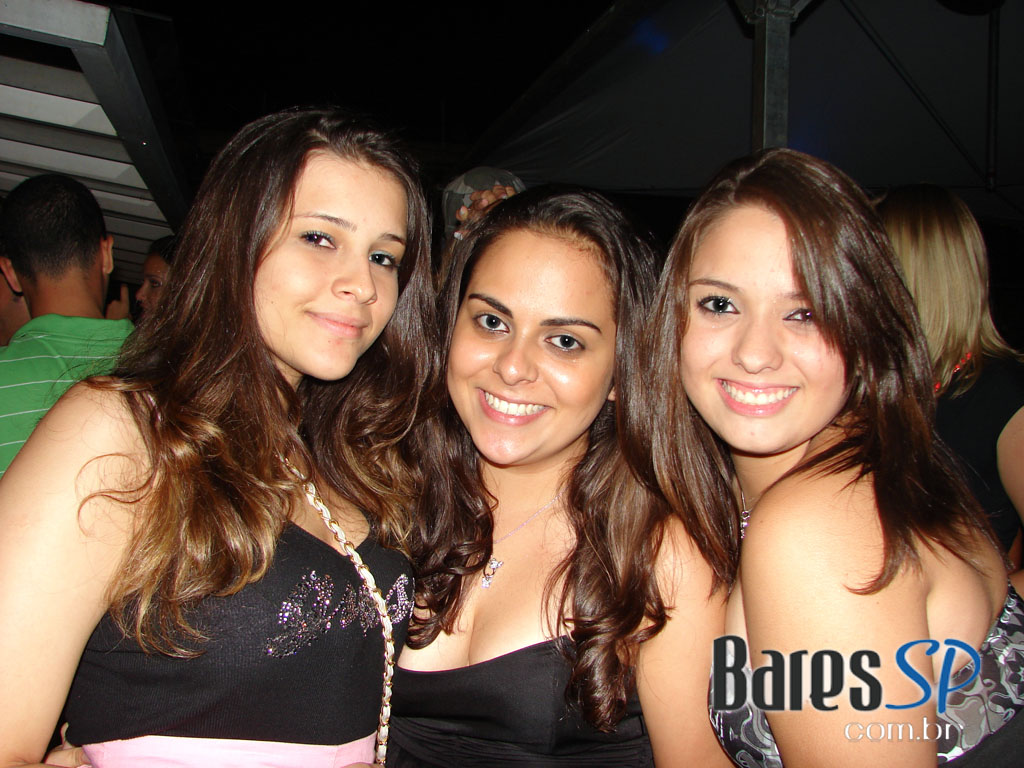 Cinco DJs dividem as pick-ups na Festa Sol y Luna da Pachá Cinco DJs dividem as pick-ups na Festa Sol y Luna da Pachá