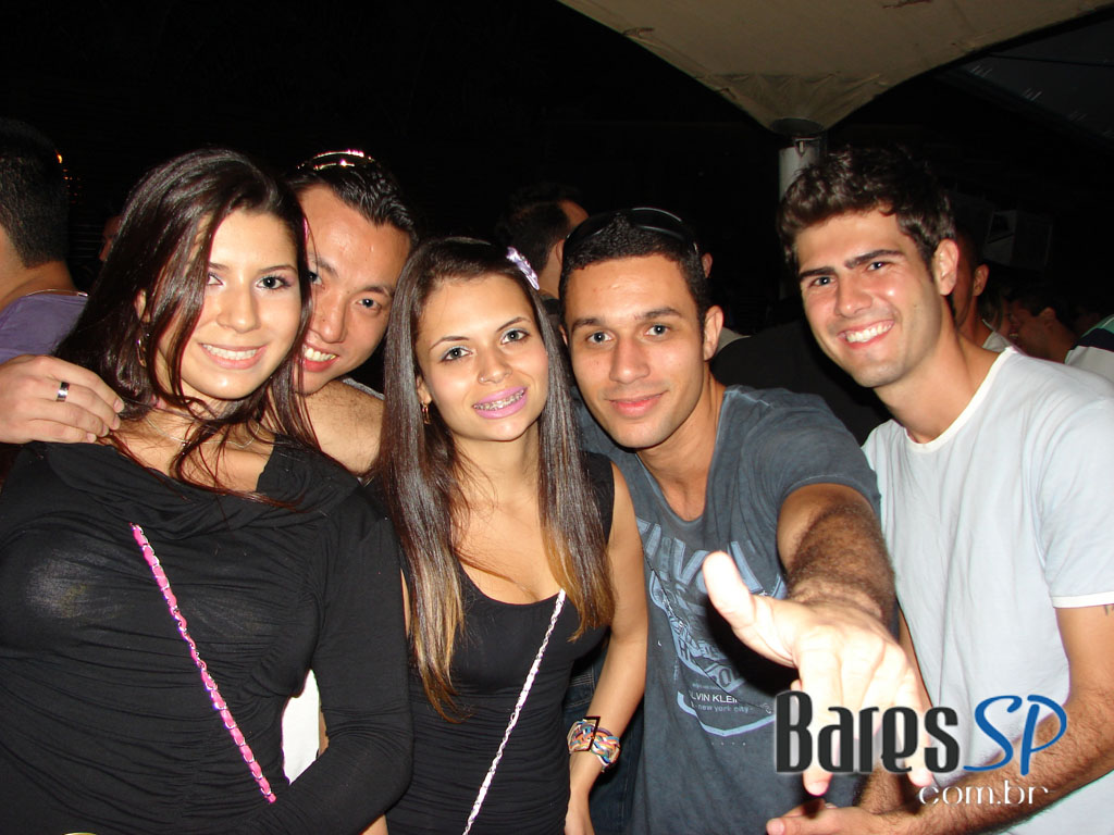 Cinco DJs dividem as pick-ups na Festa Sol y Luna da Pachá Cinco DJs dividem as pick-ups na Festa Sol y Luna da Pachá