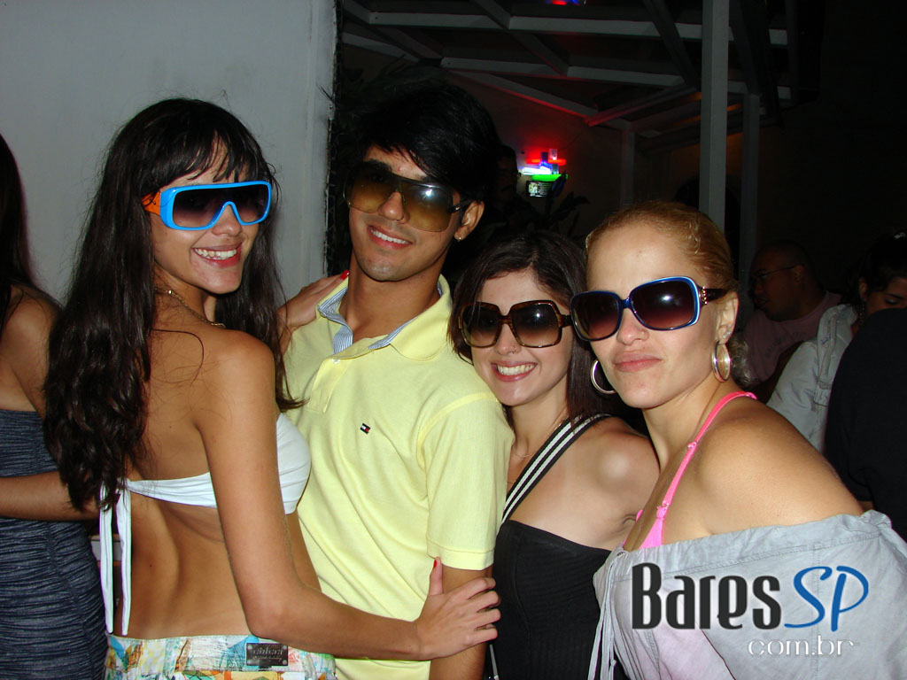 Cinco DJs dividem as pick-ups na Festa Sol y Luna da Pachá Cinco DJs dividem as pick-ups na Festa Sol y Luna da Pachá