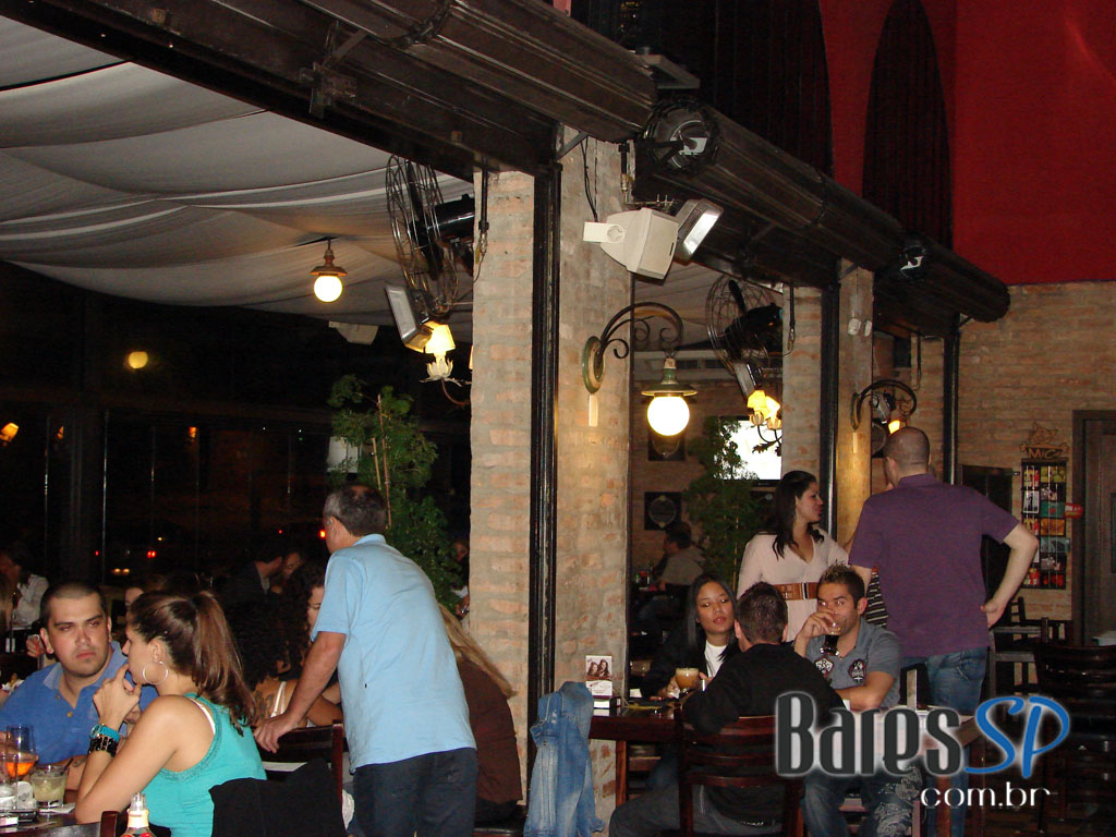 Sucessos do sertanejo com a dupla Ewerton & Zanata no Bar Matriz Sucessos do sertanejo com a dupla Ewerton & Zanata no Bar Matriz