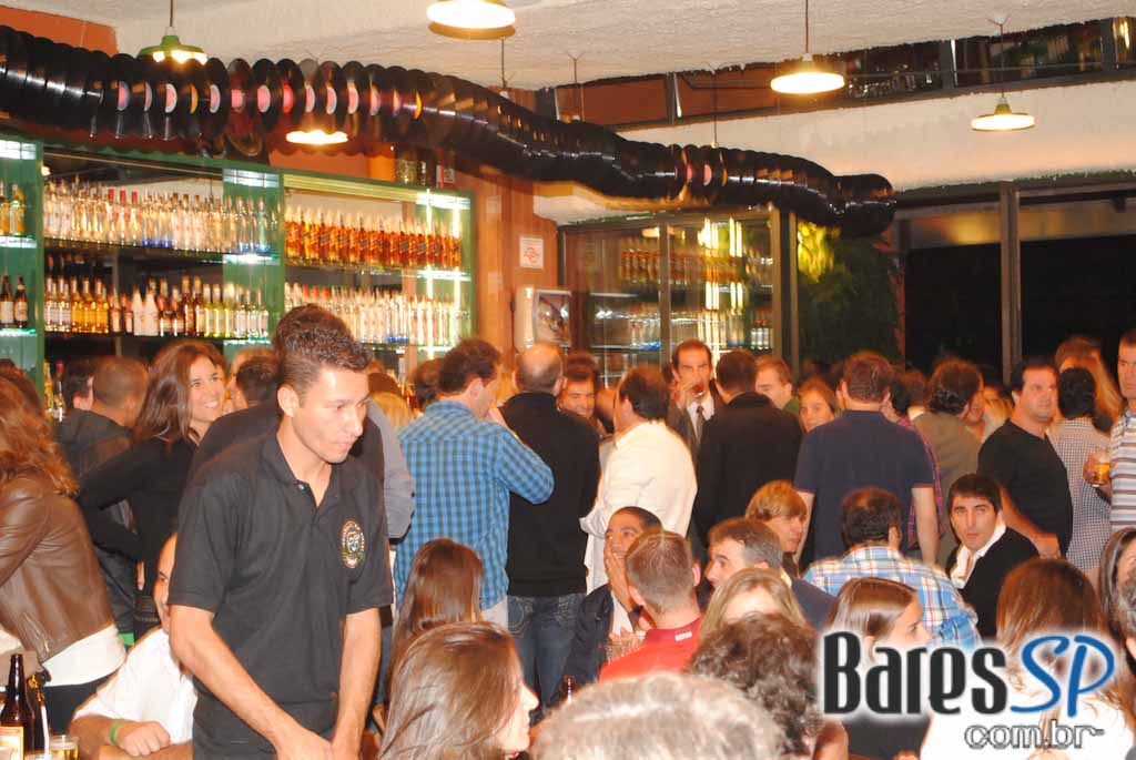 Bar Zé Bonito reabre as portas para o público em novo endereço Bar Zé Bonito reabre as portas para o público em novo endereço