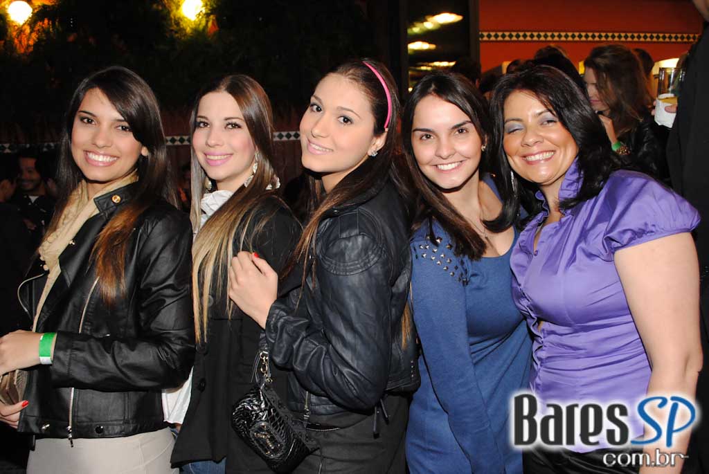 Bar Zé Bonito reabre as portas para o público em novo endereço Bar Zé Bonito reabre as portas para o público em novo endereço