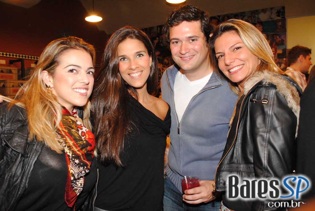 Bar Zé Bonito reabre as portas para o público em novo endereço Bar Zé Bonito reabre as portas para o público em novo endereço