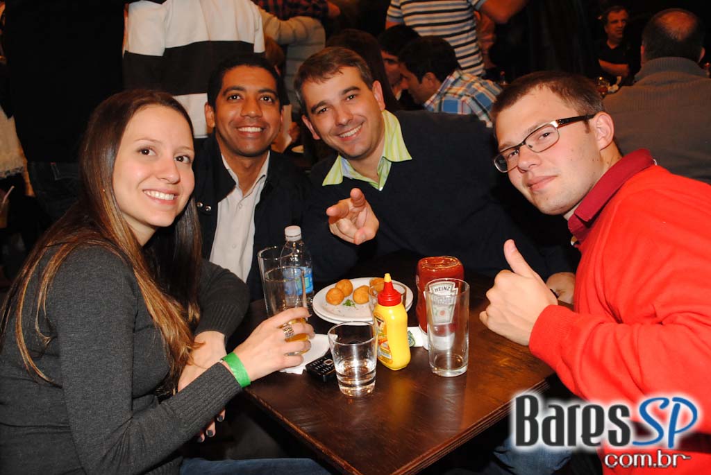 Bar Zé Bonito reabre as portas para o público em novo endereço Bar Zé Bonito reabre as portas para o público em novo endereço