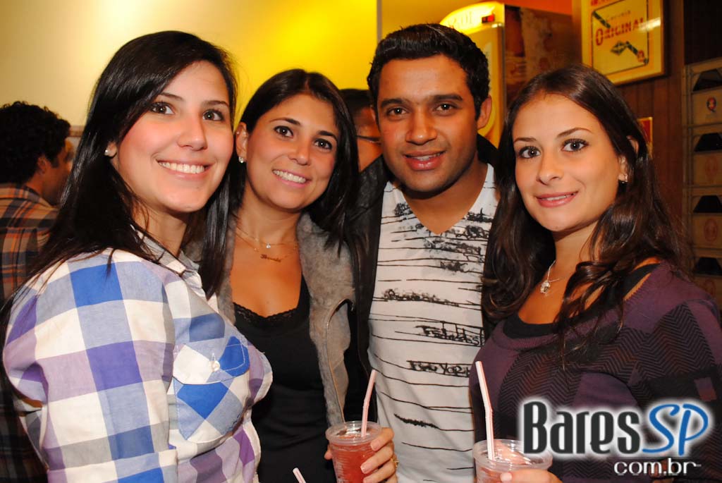 Bar Zé Bonito reabre as portas para o público em novo endereço Bar Zé Bonito reabre as portas para o público em novo endereço