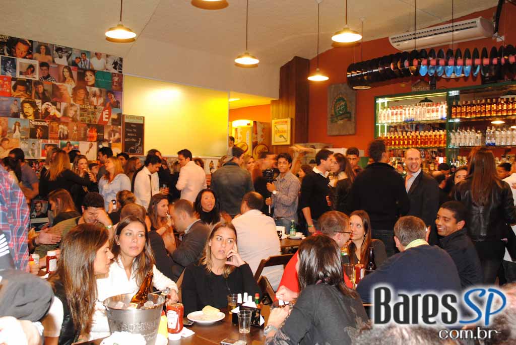 Bar Zé Bonito reabre as portas para o público em novo endereço Bar Zé Bonito reabre as portas para o público em novo endereço