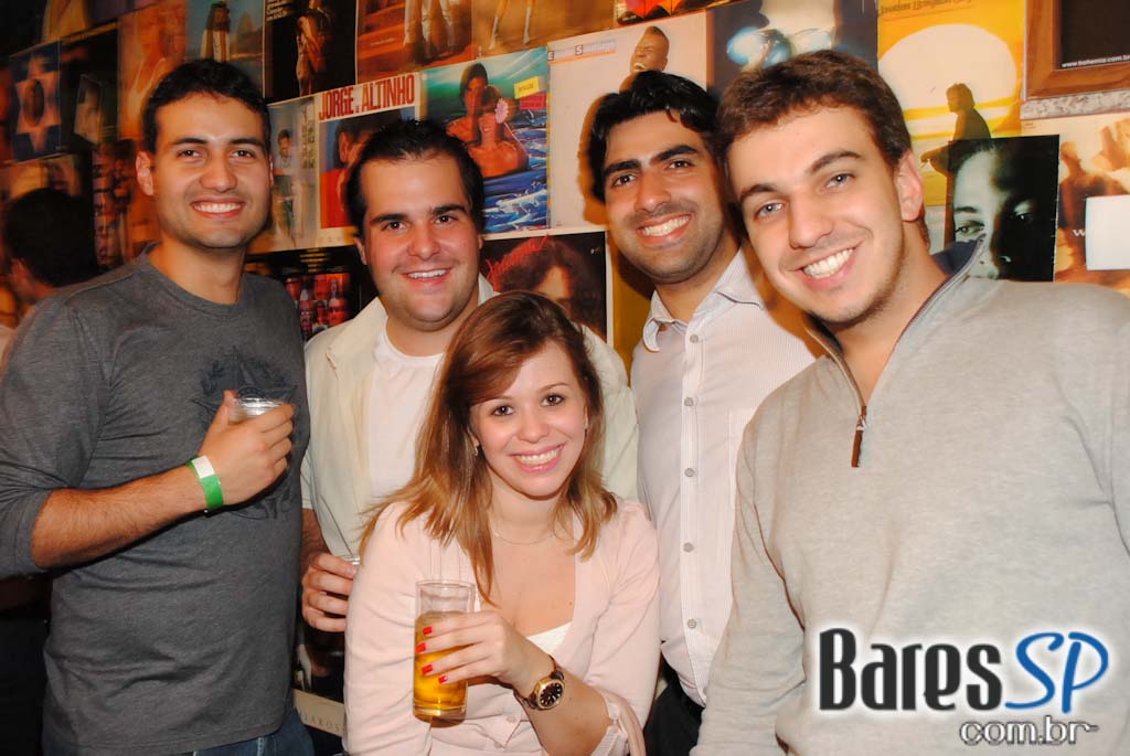 Bar Zé Bonito reabre as portas para o público em novo endereço Bar Zé Bonito reabre as portas para o público em novo endereço