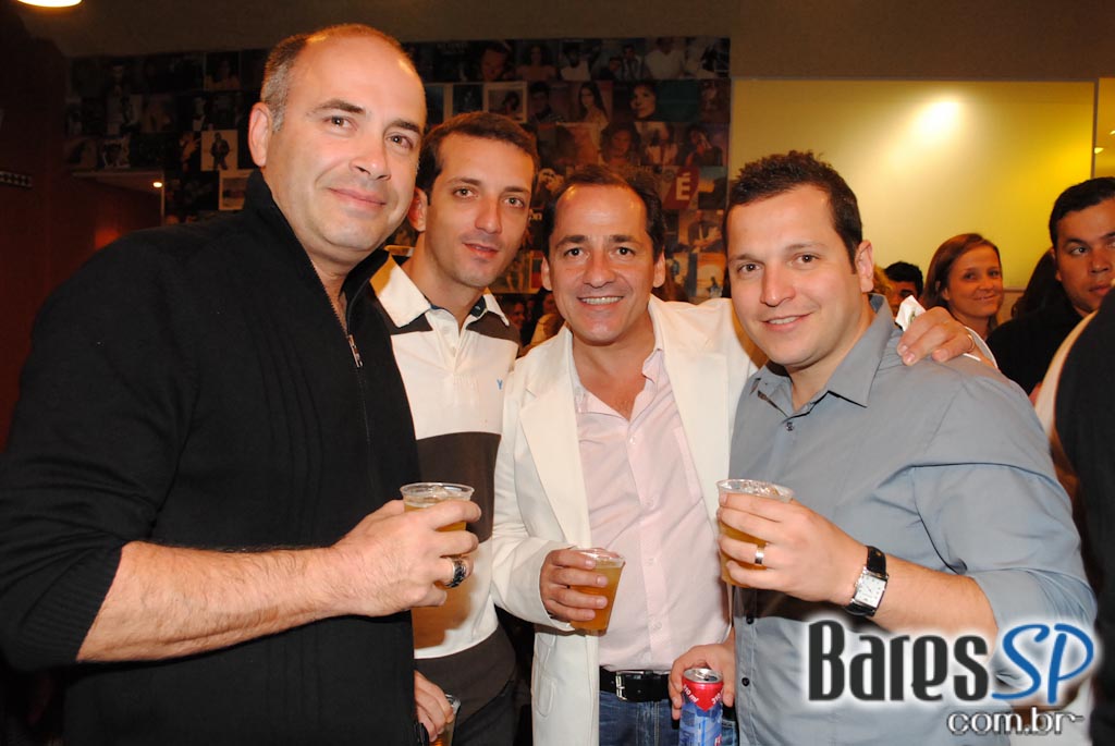 Bar Zé Bonito reabre as portas para o público em novo endereço Bar Zé Bonito reabre as portas para o público em novo endereço