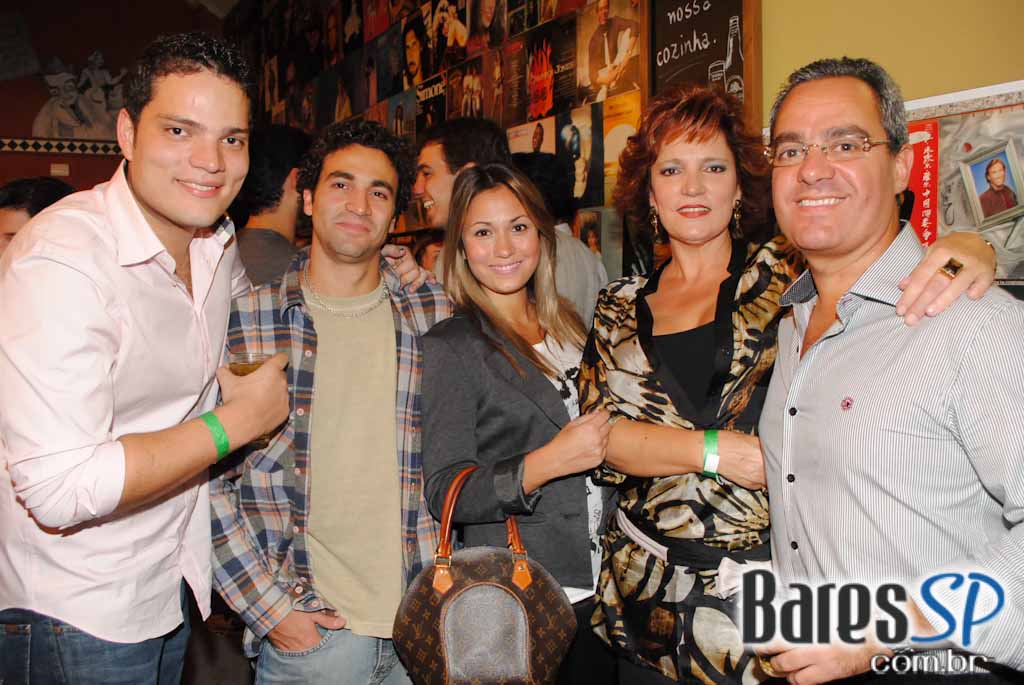 Bar Zé Bonito reabre as portas para o público em novo endereço Bar Zé Bonito reabre as portas para o público em novo endereço