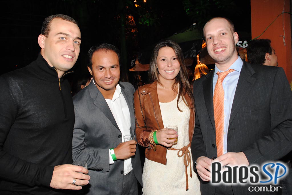 Bar Zé Bonito reabre as portas para o público em novo endereço Bar Zé Bonito reabre as portas para o público em novo endereço