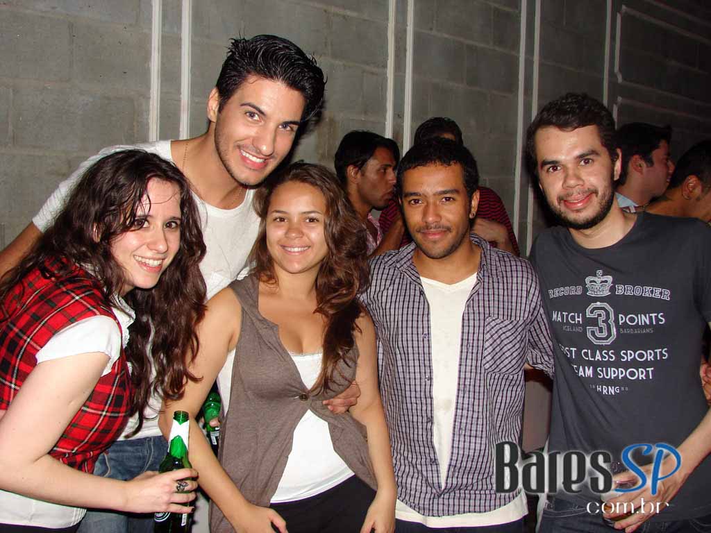 Fafá de Belém ataca de Dj na festa Domingo no Parque do Sonique Bar Fafá de Belém ataca de Dj na festa Domingo no Parque do Sonique Bar