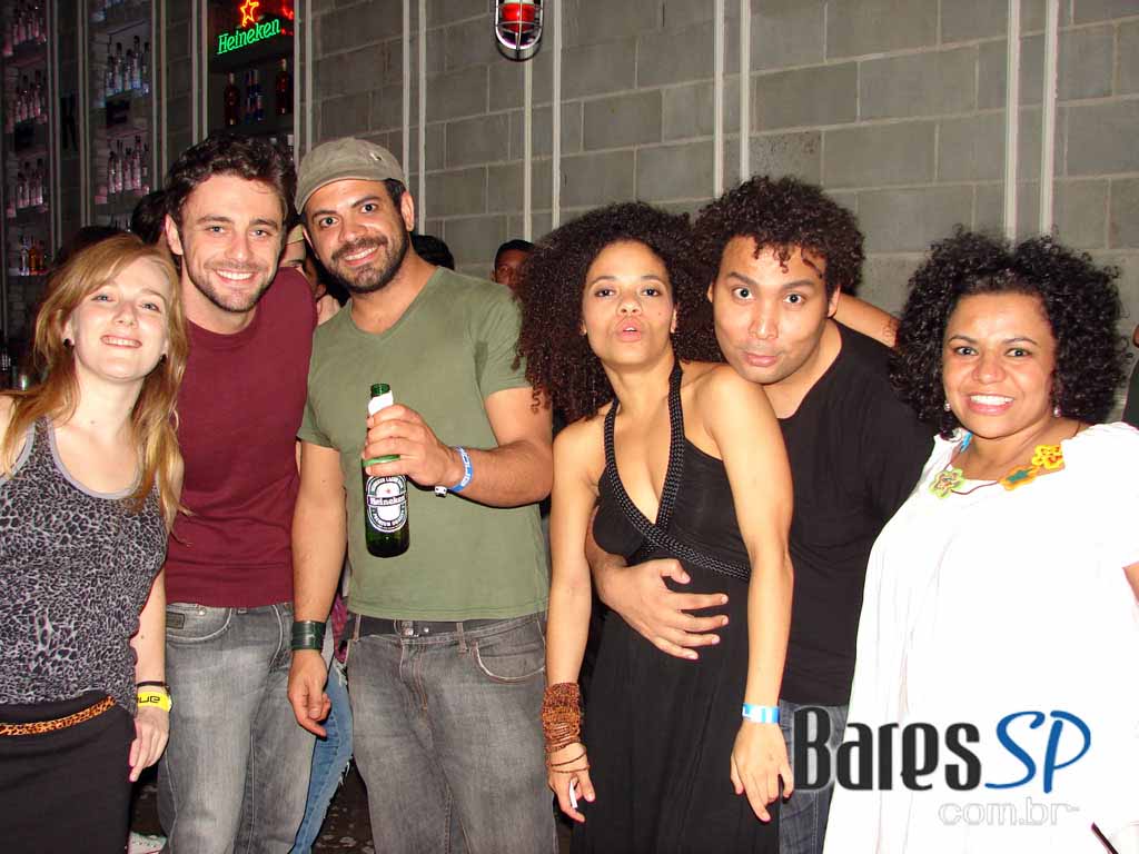 Fafá de Belém ataca de Dj na festa Domingo no Parque do Sonique Bar Fafá de Belém ataca de Dj na festa Domingo no Parque do Sonique Bar