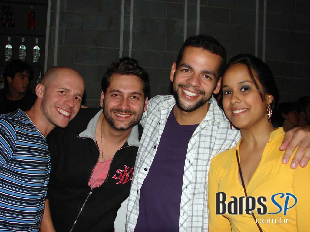 Fafá de Belém ataca de Dj na festa Domingo no Parque do Sonique Bar Fafá de Belém ataca de Dj na festa Domingo no Parque do Sonique Bar