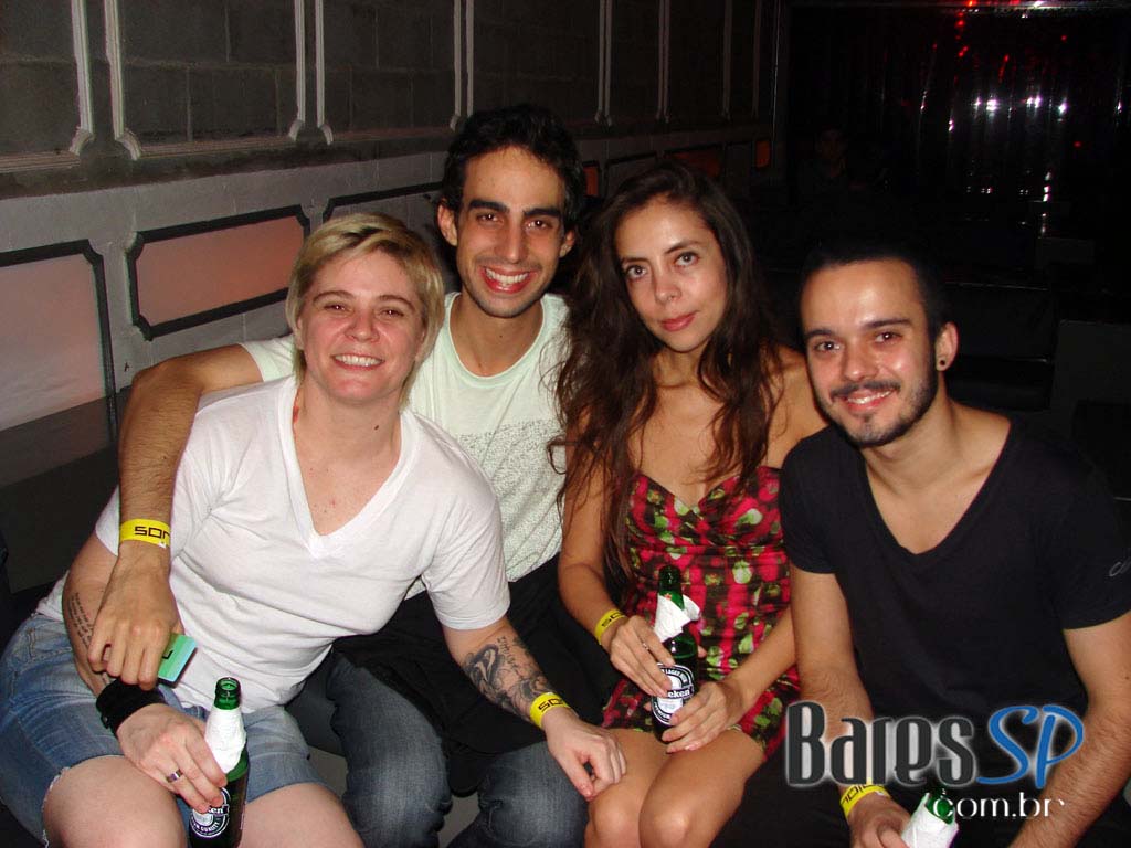 Fafá de Belém ataca de Dj na festa Domingo no Parque do Sonique Bar Fafá de Belém ataca de Dj na festa Domingo no Parque do Sonique Bar