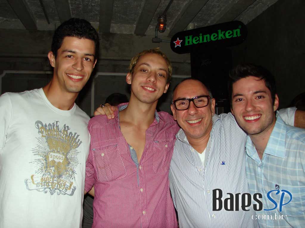 Fafá de Belém ataca de Dj na festa Domingo no Parque do Sonique Bar Fafá de Belém ataca de Dj na festa Domingo no Parque do Sonique Bar