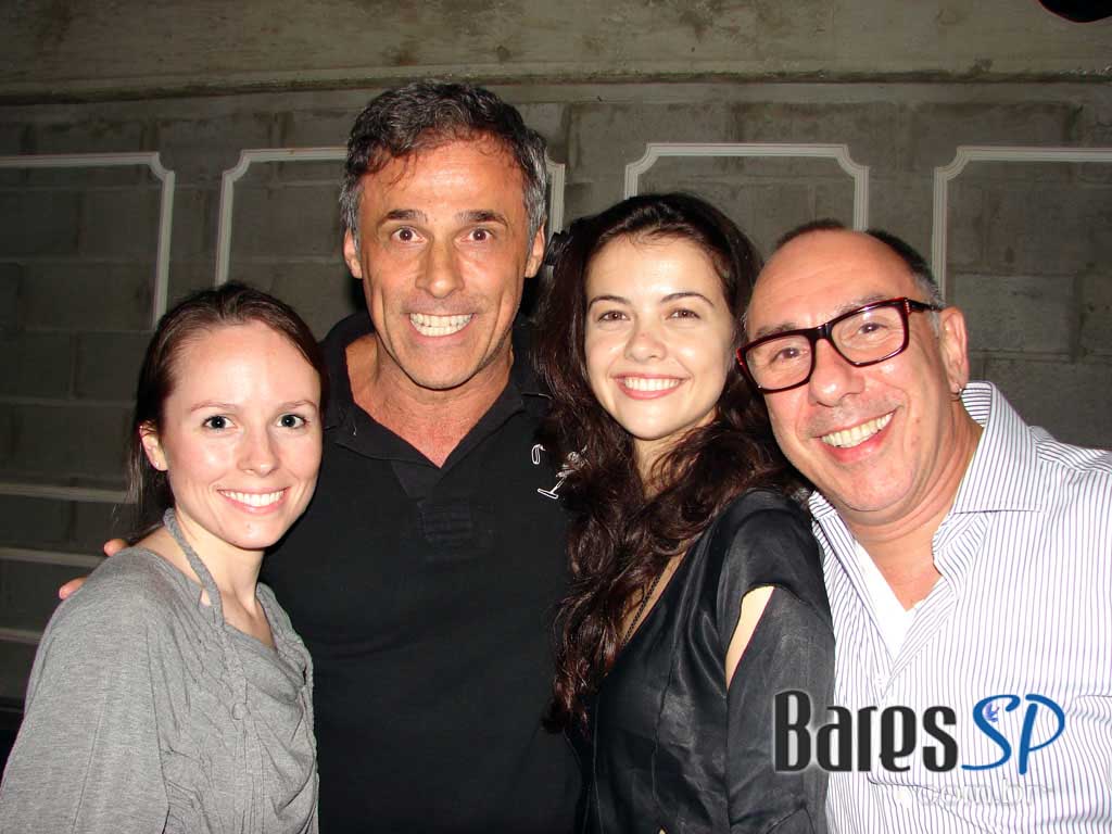 Fafá de Belém ataca de Dj na festa Domingo no Parque do Sonique Bar Fafá de Belém ataca de Dj na festa Domingo no Parque do Sonique Bar