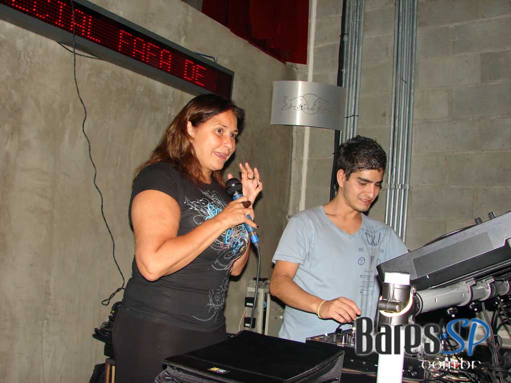 Fafá de Belém ataca de Dj na festa Domingo no Parque do Sonique Bar Fafá de Belém ataca de Dj na festa Domingo no Parque do Sonique Bar