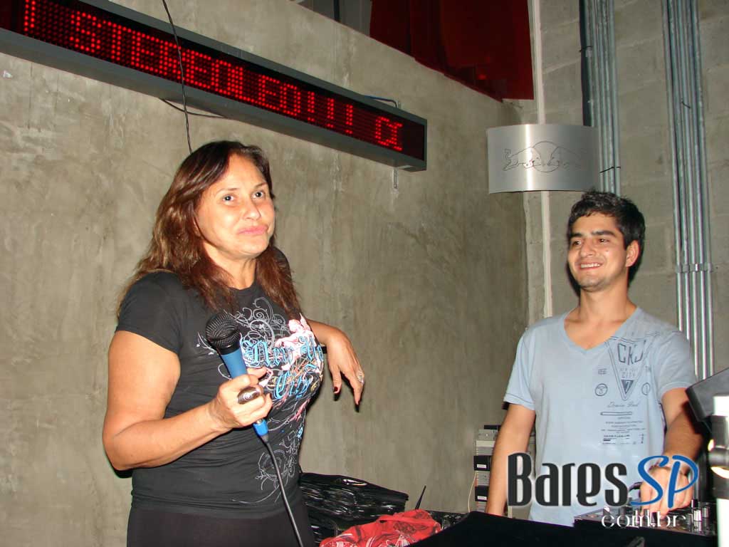 Fafá de Belém ataca de Dj na festa Domingo no Parque do Sonique Bar Fafá de Belém ataca de Dj na festa Domingo no Parque do Sonique Bar