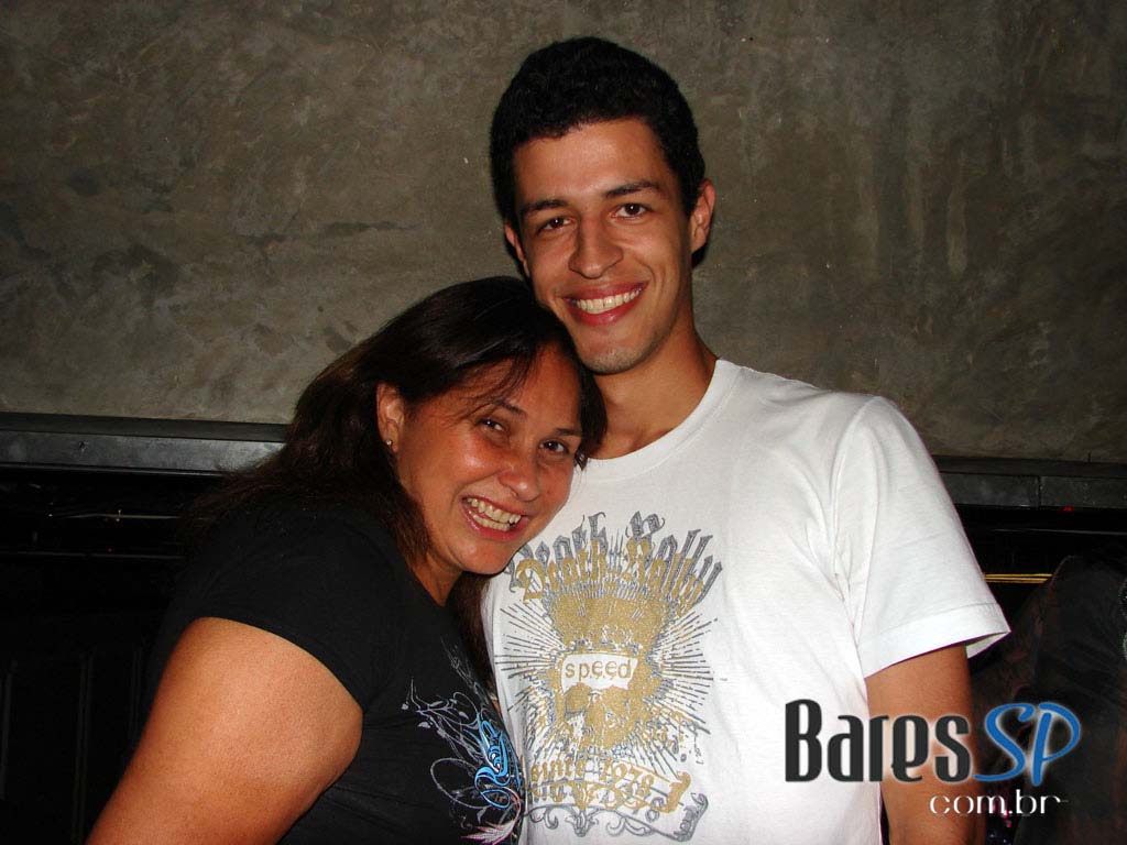 Fafá de Belém ataca de Dj na festa Domingo no Parque do Sonique Bar Fafá de Belém ataca de Dj na festa Domingo no Parque do Sonique Bar