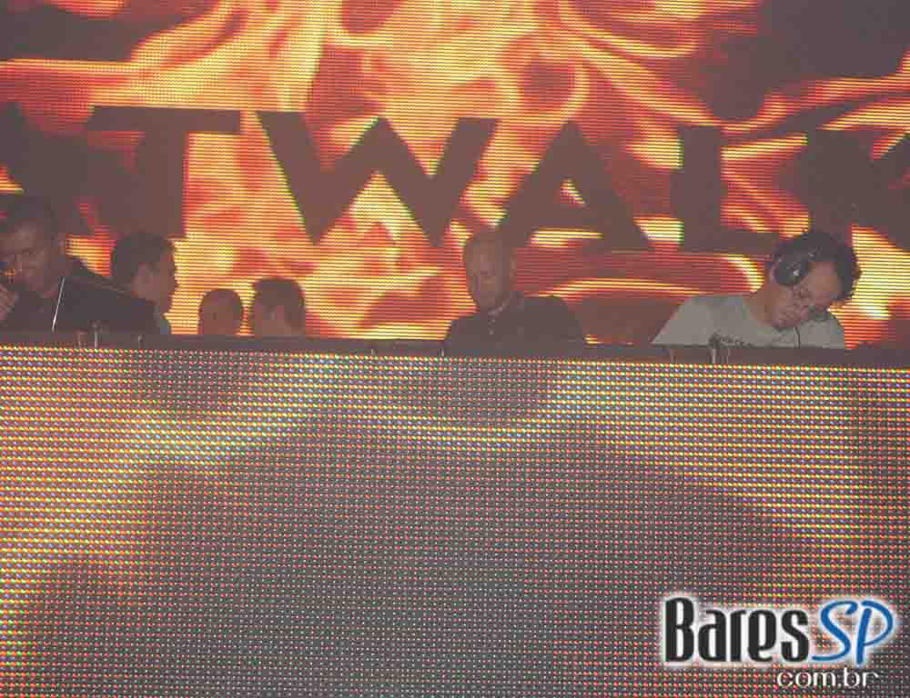 Mark Farina e Pete Heller agitam Party com Top DJs Internacionais em São Paulo Mark Farina e Pete Heller agitam Party com Top DJs Internacionais em São Paulo