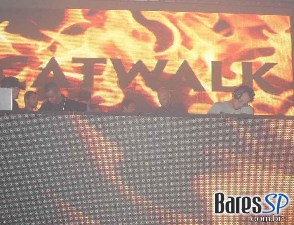 Mark Farina e Pete Heller agitam Party com Top DJs Internacionais em São Paulo Mark Farina e Pete Heller agitam Party com Top DJs Internacionais em São Paulo