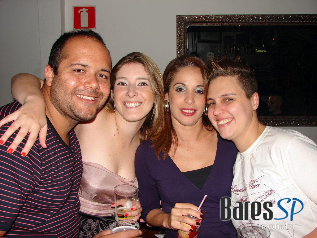 Sábado de diversão no Hot Seria, região central de São Paulo Sábado de diversão no Hot Seria, região central de São Paulo