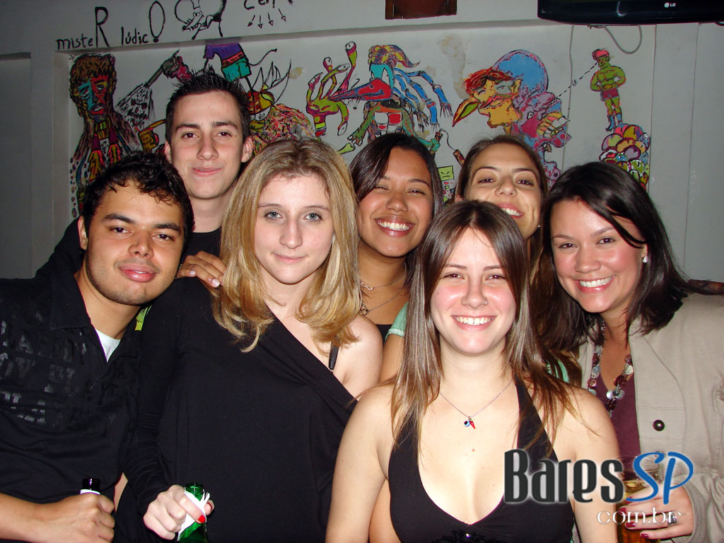 Sábado de diversão no Hot Seria, região central de São Paulo Sábado de diversão no Hot Seria, região central de São Paulo