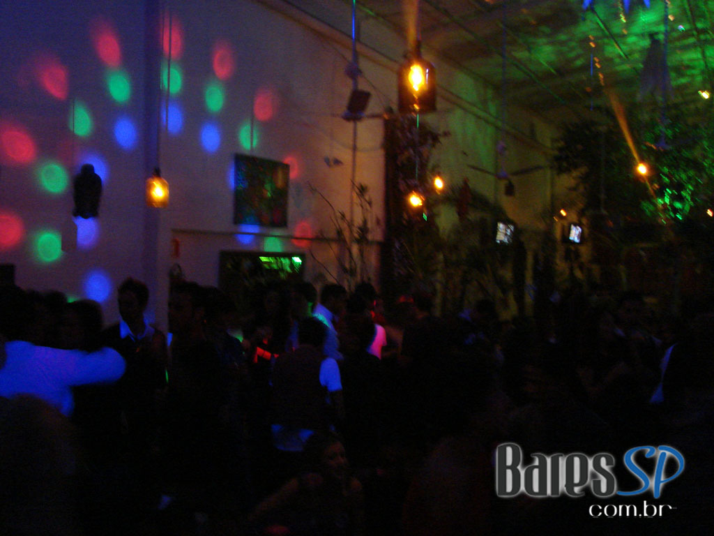 Sábado de diversão no Hot Seria, região central de São Paulo Sábado de diversão no Hot Seria, região central de São Paulo