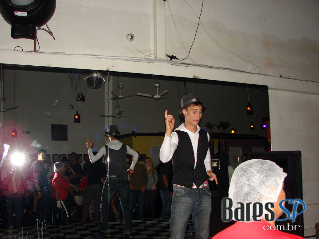 Sábado de diversão no Hot Seria, região central de São Paulo Sábado de diversão no Hot Seria, região central de São Paulo