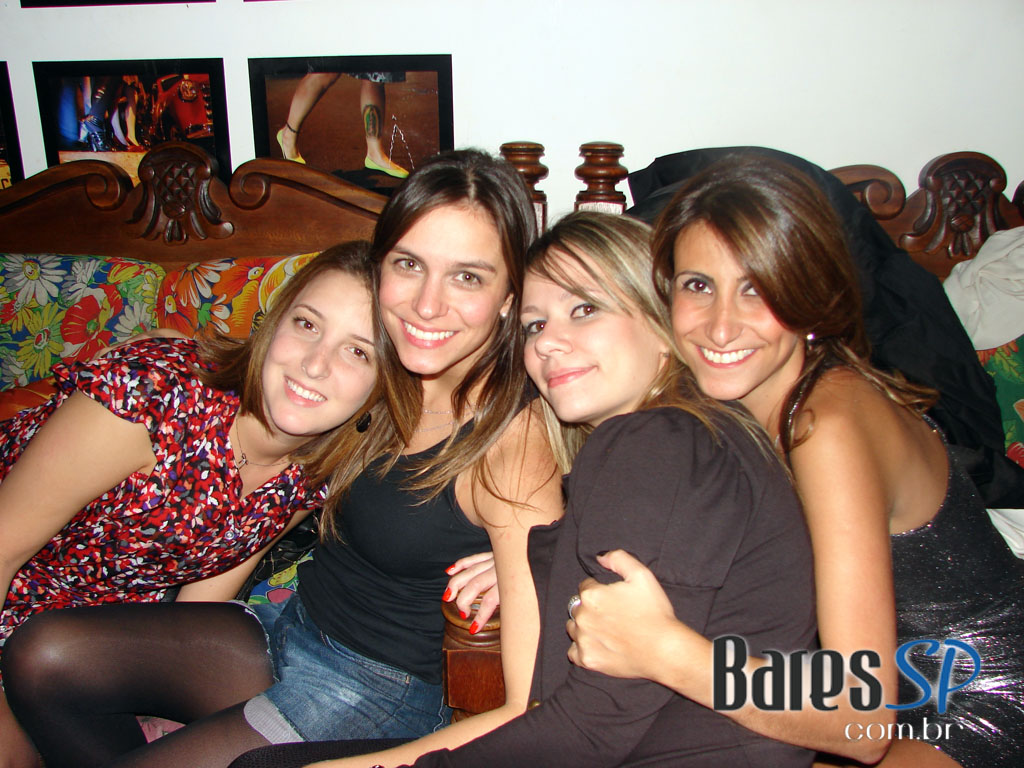 Sábado de diversão no Hot Seria, região central de São Paulo Sábado de diversão no Hot Seria, região central de São Paulo