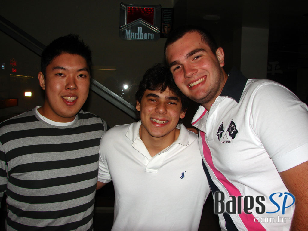 Café de La Musique agita a noite com os DJs Max Sabetta e Tovitz Café de La Musique agita a noite com os DJs Max Sabetta e Tovitz