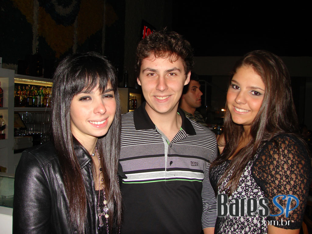 Café de La Musique agita a noite com os DJs Max Sabetta e Tovitz Café de La Musique agita a noite com os DJs Max Sabetta e Tovitz