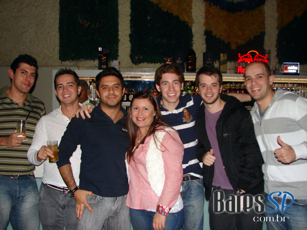 Café de La Musique agita a noite com os DJs Max Sabetta e Tovitz Café de La Musique agita a noite com os DJs Max Sabetta e Tovitz