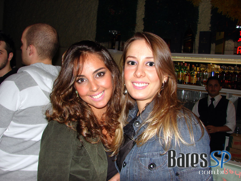 Café de La Musique agita a noite com os DJs Max Sabetta e Tovitz Café de La Musique agita a noite com os DJs Max Sabetta e Tovitz