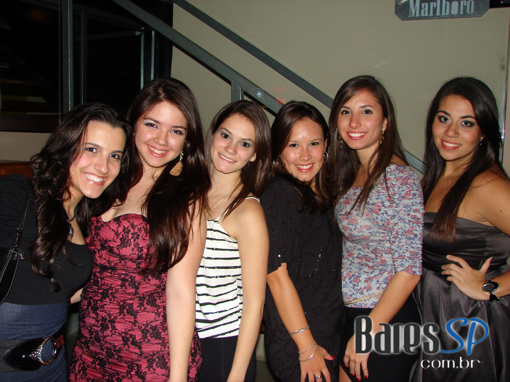 Café de La Musique agita a noite com os DJs Max Sabetta e Tovitz Café de La Musique agita a noite com os DJs Max Sabetta e Tovitz