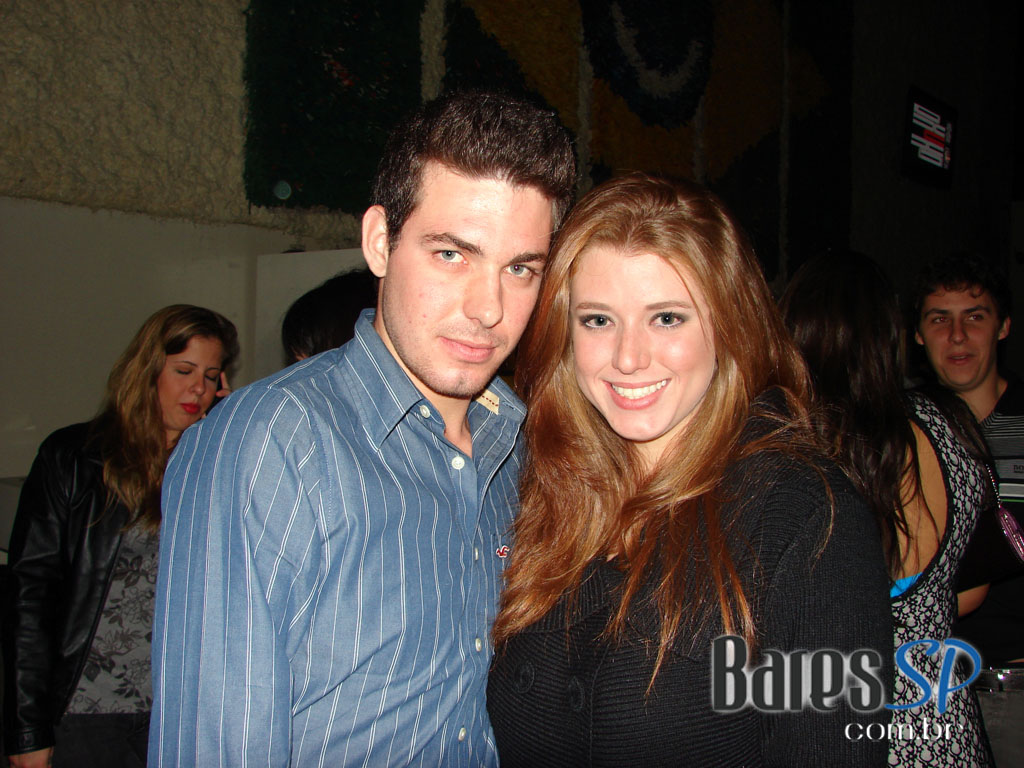 Café de La Musique agita a noite com os DJs Max Sabetta e Tovitz Café de La Musique agita a noite com os DJs Max Sabetta e Tovitz