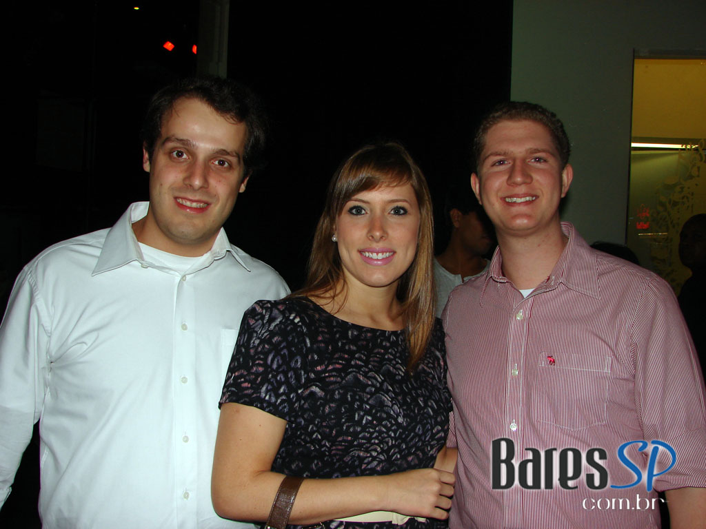 Café de La Musique agita a noite com os DJs Max Sabetta e Tovitz Café de La Musique agita a noite com os DJs Max Sabetta e Tovitz