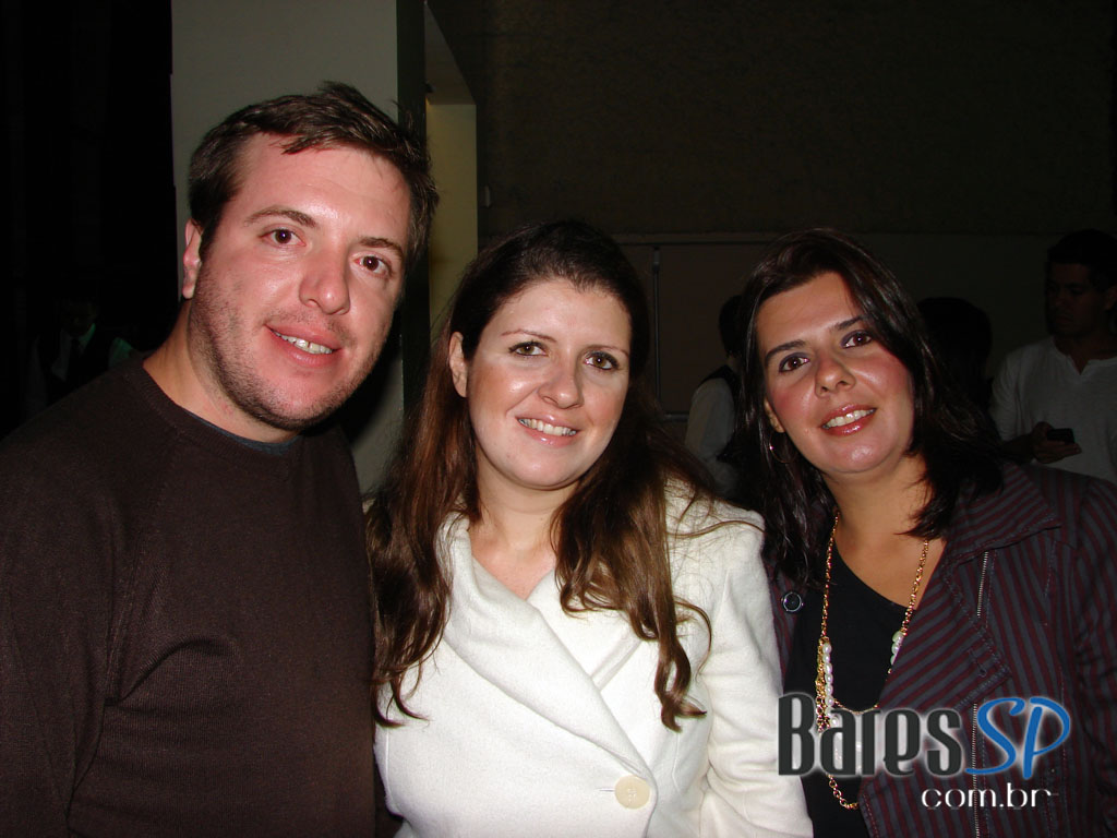 Café de La Musique agita a noite com os DJs Max Sabetta e Tovitz Café de La Musique agita a noite com os DJs Max Sabetta e Tovitz