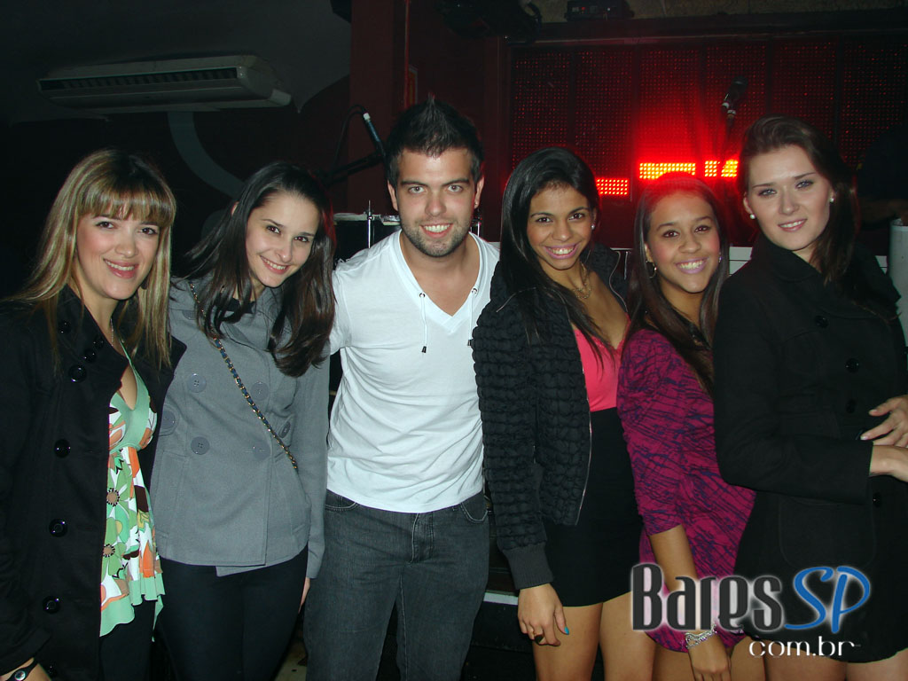 Grupo Pixote canta sucessos no palco do Salinas Grupo Pixote canta sucessos no palco do Salinas