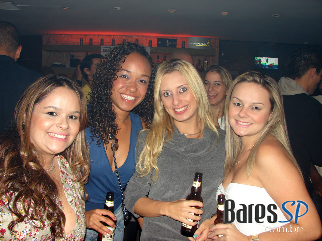 Grupo Pixote canta sucessos no palco do Salinas Grupo Pixote canta sucessos no palco do Salinas