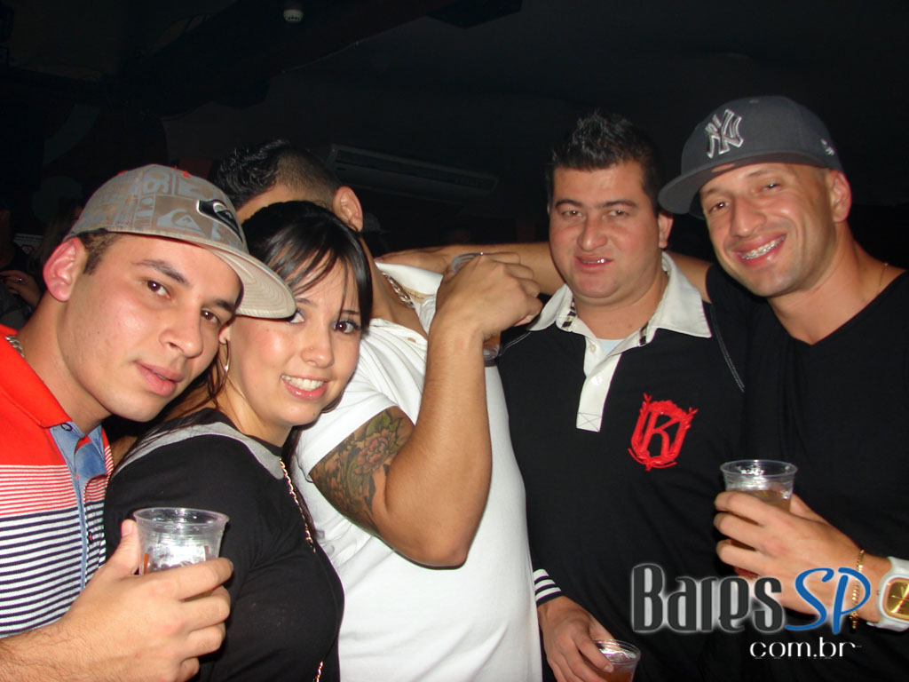 Grupo Pixote canta sucessos no palco do Salinas Grupo Pixote canta sucessos no palco do Salinas