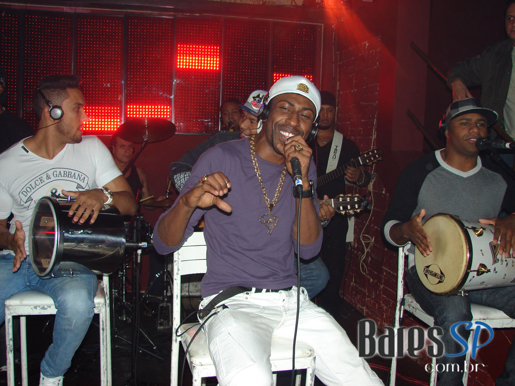 Grupo Pixote canta sucessos no palco do Salinas Grupo Pixote canta sucessos no palco do Salinas