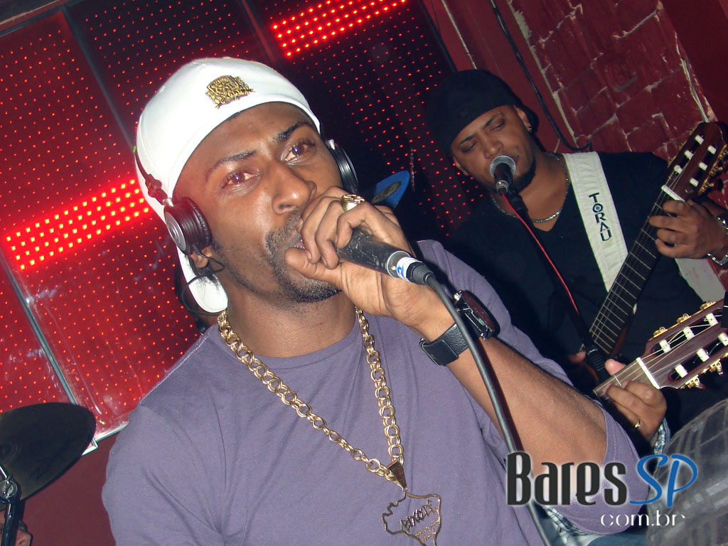 Grupo Pixote canta sucessos no palco do Salinas Grupo Pixote canta sucessos no palco do Salinas