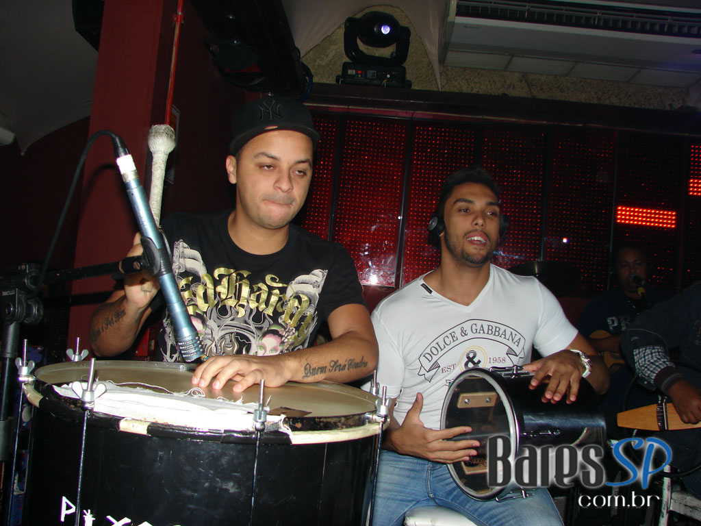 Grupo Pixote canta sucessos no palco do Salinas Grupo Pixote canta sucessos no palco do Salinas