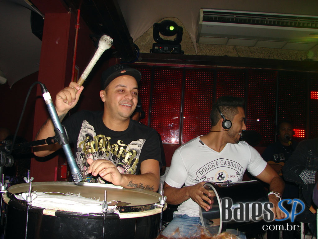 Grupo Pixote canta sucessos no palco do Salinas Grupo Pixote canta sucessos no palco do Salinas