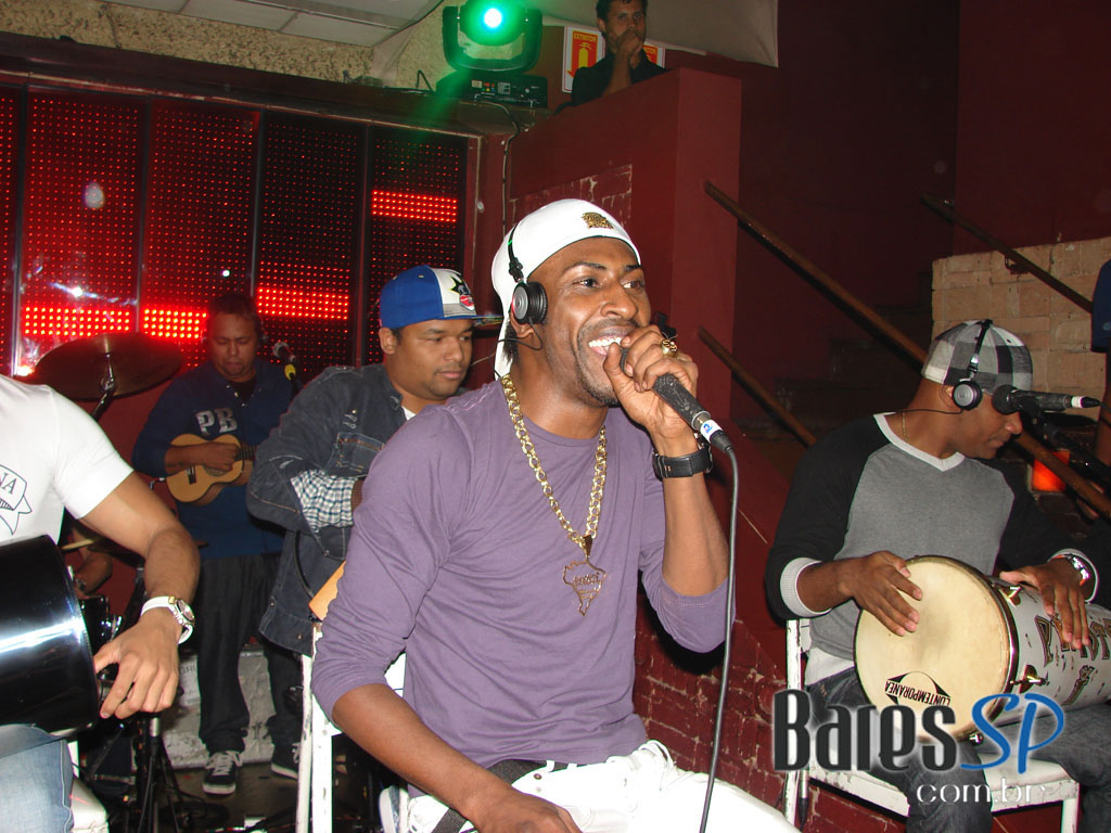 Grupo Pixote canta sucessos no palco do Salinas Grupo Pixote canta sucessos no palco do Salinas