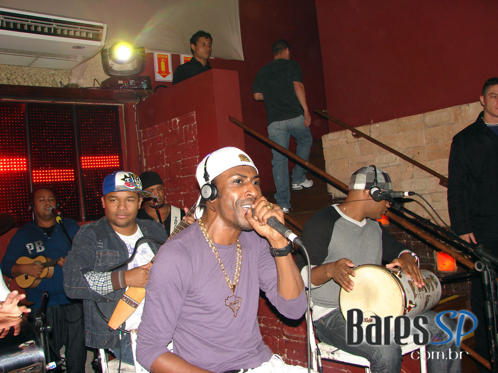 Grupo Pixote canta sucessos no palco do Salinas Grupo Pixote canta sucessos no palco do Salinas