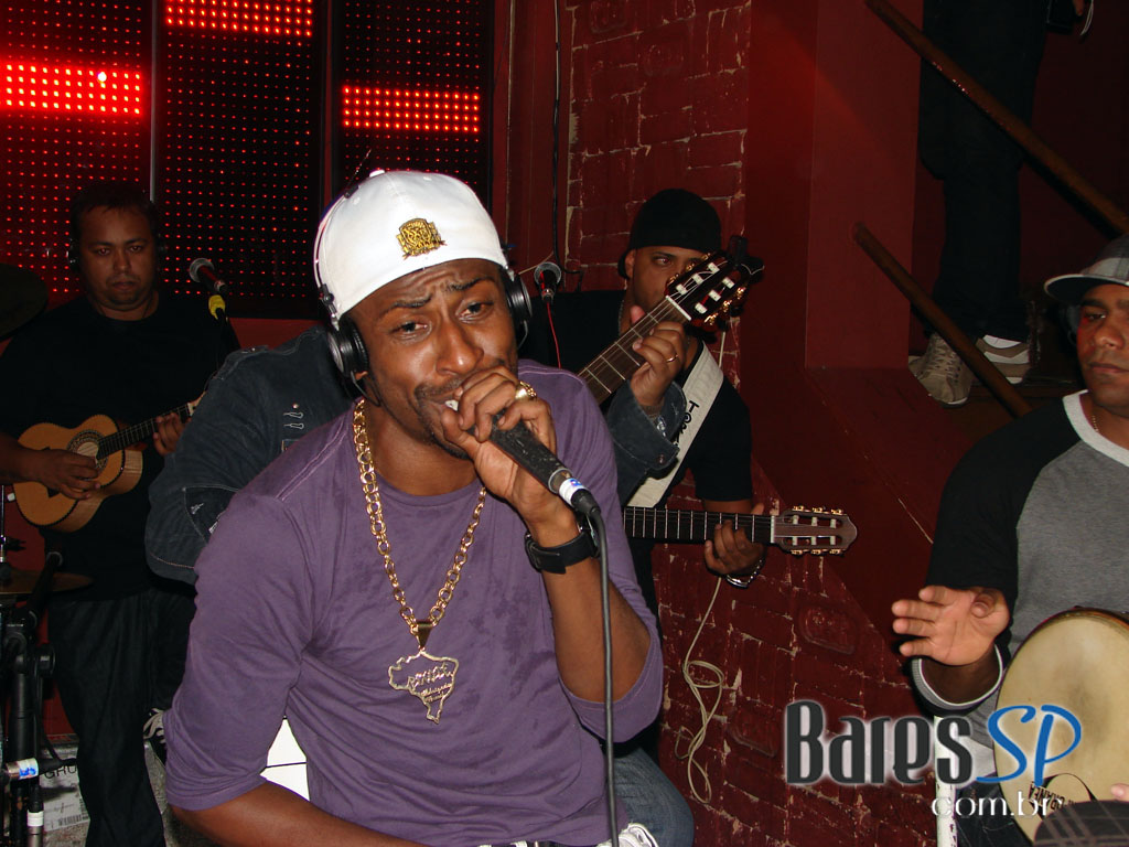 Grupo Pixote canta sucessos no palco do Salinas Grupo Pixote canta sucessos no palco do Salinas